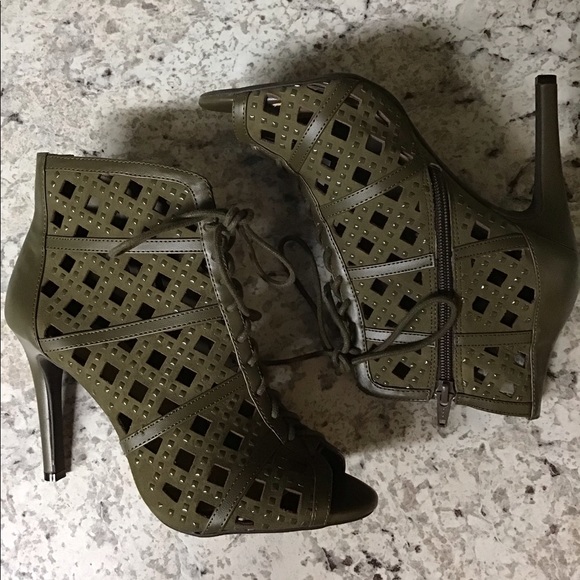 Gianni Bini Paulah Cutout Booties (NWOT) - Picture 2 of 6